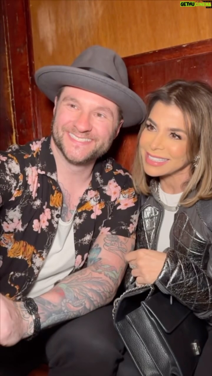 Paula Abdul Instagram - I got to surprise @blakelewis, @singlikeyaminit and @brandonrogersla at their show in Hollywood last night! It was so special, it’s been so many years since I’ve seen them all!! I want to give a special shoutout to the maestro of the evening, Blake, the immense amount of talent that you command on stage is absolutely incredible. You put on such a great show! Everyone who stepped foot on that stage was sensational!! It felt like one big family reunion and like I was on American Idol all over again!!! ✨🎤