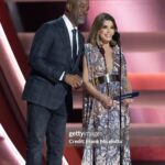 Paula Abdul Instagram - Country music pierces the heartstrings 💛 I’m thrilled that I had the opportunity to present the #CMAaward for Album of the Year alongside @dariusrucker! What a joyous evening honoring some of the most magnificent talent!! @cma Makeup: @callitodeh Hair: @lindsay.doyle Dress: @michaelcostello Purse: @jimmychoo Jewelry: @xivkarats Photos by @gettyimages