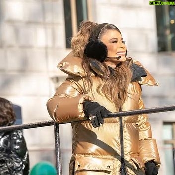 Paula Abdul Instagram - Reminiscing on the @macys Thanksgiving Day Parade last year on the @jennieo float! There is so much to be thankful for in this life. I am thankful for all of YOU! Happy Thanksgiving! - XoP 🙏🏼🦃💕