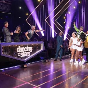 Paula Abdul Instagram - I’m SO honored to have been back in the ballroom guest judging for #MusicVideoNight! #DWTS 🪩💃🏻🎥⭐️ I was so impressed by the extraordinary performances. Everyone truly left it all on the ballroom floor and paid tribute to so many iconic videos and original choreography. Thank you @dancingwiththestars, @abcnetwork, @disneyplus and all of the judges 😘💋 Dress by @michaelcostello