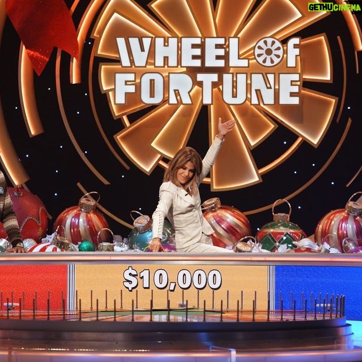 Paula Abdul Instagram - Be sure to tune in on Wednesday, December 13th at 9/8c on @abcnetwork to see my episode of #CelebrityWheelOfFortune as I compete against @mattrogerstho & @comedianlilrel ๐ @celebritywheeloffortune