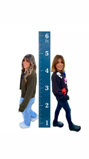 Paula Abdul Instagram - Short = FUNSIZED✨ Who can relate?
#wereshort #shortgirlproblems #trend #paulaabdul #kaushacampbell