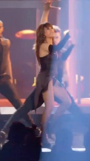 Paula Abdul Instagram - Let’s take it back to the 2019 #BBMAs this #ThrowbackThursday 🎤✨ Rehearsals for the #MagicSummer tour start sooo soon, who’s ready for a brand new show? 💃🏻 XoP
