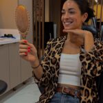 Paula Bolatti Instagram – Una cita en @bocaclinica 🦷🪥
Hoy visite la clínica porque me tocaba hacer limpieza y mantención de mi Perfeccionamiento Dental. Llevo más de un año en Bócaclínica y cada vez que voy me convenzo más de que haber dejado mi sonrisa en manos de la Dra. Diana Andrade fue la mejor decisión 💖