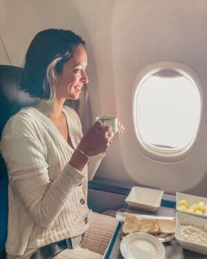 Paula Bolatti Instagram - ✈️Conoce el pacífico ecuatoriano con @copaairlines a través del Hub de las Américas en Panamá con 3 vuelos semanales para llegar a Manta la capital atunera del mundo. Increíbles playas y actividades deportivas te esperan ingresando a Copa.com Organiza desde ya tus próximas vacaciones! 🤩
 .
#PauliiViajes #Copa #CopaTravelers #DestinoCopa #Copa2Manta