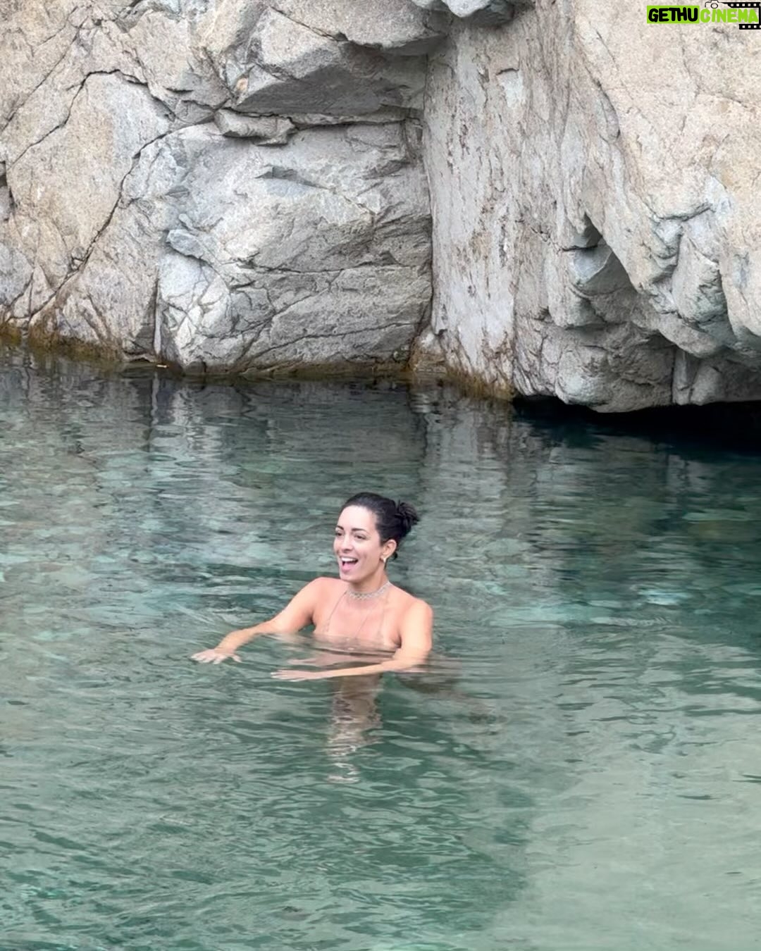 Paula Bolatti Instagram - Agradezco profundamente su apoyo en el éxito de mi Reel. El Poder del Agua Fría significa mucho para mi; es una herramienta poderosa de meditación y autoconocimiento. Es un camino que elijo como estilo de vida por todo lo que me aporta y que va más allá de un bienestar físico porque es una terapia. Amo lo que hago y amo que se comparta, porque puede ser una terapia beneficiosa para otros. Amada agüita fría de Chile, medicina para todos 🩵🇨🇱