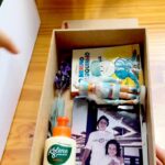 Paula Stephânia Instagram - Tenho uma coisinha pra contar pra vcs… SOU A NOVA EMBAIXADORA DA KOLENE! 🥹 Que é uma marca que tem um lugarzinho especial no meu coração, pq esse aqui foi o primeiro produto que minha avó usou em mim quando era criança! E ela foi tb uma das primeiras marcas pra cabelo cacheado no Brasil, já tem mais de 40 anos! Minha história com meu cabelo e de altos e baixos eu demorei tanto tempo pra enxergar beleza nele! E depois de muitos anos, eu e Kolene nos reencontramos e foi como finalizar meu cabelo pela primeira vez de novo! E uau! Definição e brilho pra dar e vender! @Koleneoficial #CabeloKoleneSim #publi