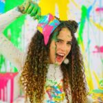 Paula Stephânia Instagram - FALTAM 4 DIAS pro lançamento do clipe da nossa música “A Cor Que Você Pinta”! Quem já sabe cantar???