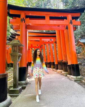 Paula Stephânia Instagram - 🇯🇵Já tem quase 1 mês que estamos no Japão e  me sinto tão conectada com esse lugar! Tento tanto pra contar pra vcs! 
Mas tô aproveitando tanto que sobra pouco tempo pra postar. Assim que voltar se preparem pra uma chuva de conteúdos sobre um dos lugares mais legais do mundo!!! 

 Enquanto isso, olha só por onde temos andado:

📍1 e 2- Fushimi Inari Taisha-Kyoto
📍3 e 4- Nara Park
📍5- Floresta de bambu Arashiyama -Kyoto 
📍6- Estação Arashiyama - Kyoto
📍7- Rio Kamo Kyoto
📍8- Matcha chá