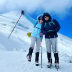 Paula Stephânia Instagram - ❄️☃️Minha primeira vez na neve, sei nem explicar tudo que senti, foi como ver o mar pela primeira vez. É como pisar nas nuvens, poder se jogar e saber que não vai machucar. E pra arteira que existe dentro de mim… um ateliê gigante com muito material pra modelar! E que delícia modelar a neve! Vc aperta e ela fica, aperta mais e se desfaz! Não suja, não polui e a foto eterniza! Chile, vizinho querido, já queremos voltar! Já tô até pensando no que mais posso modelar!!! @c3po.tarquino melhor ainda é estar vivendo tudo isso com vc!!!