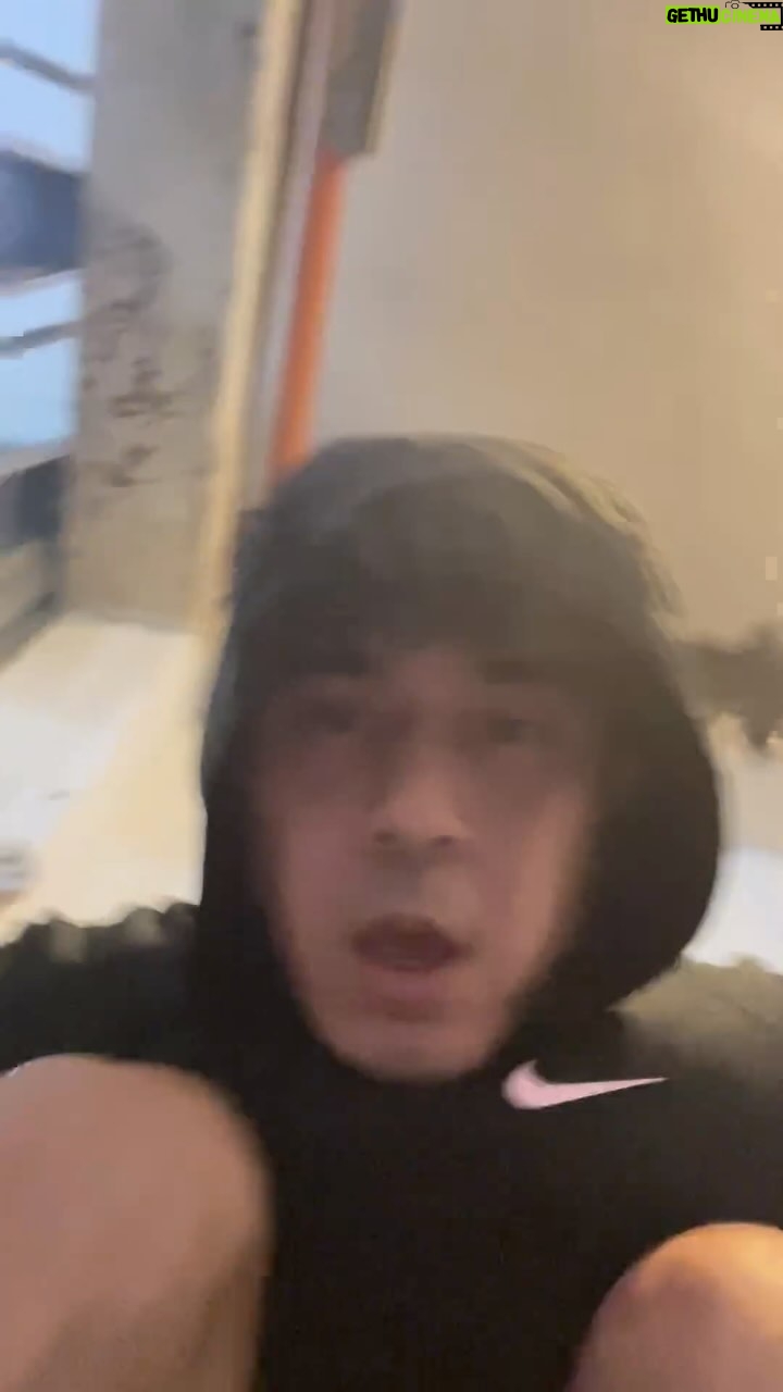 Paulo Avelino Instagram - Pretty chill sweaty Sunday 🥵 🥊