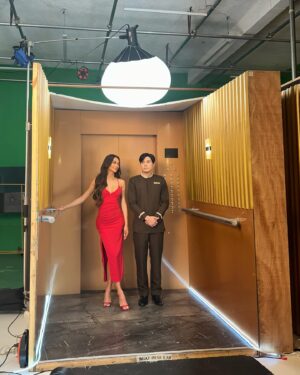 Paulo Avelino Instagram - Filed under layouts that didn’t work in the promo shoot but our movie does 🥰🫶🏼

#elevator