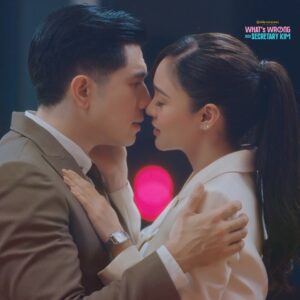 Paulo Avelino Instagram - This kiss...this kiss...unstoppable! 😘💖💙 A must not be missed episode drops at 12MN!

#ViuOriginalAdaptation #WhatsWrongWithSecretaryKim #WWWSK #KimPauOnViu