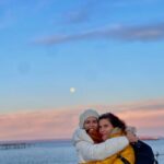 Paz Bascuñan Instagram - Gracias por todo el cariño, los abrazos, el cuidado, la ternura y el amor. Fue un cumpleaños inolvidable. Punta Arenas una ciudad preciosa, un público maravilloso, mi hija adorada acompañándome, amigas dulces y generosas, un equipo entrañable. Soy muy afortunada . Gracias siempre @bayoproducciones @dani_serramaggi @tamaraacostazambra @loretoaravena @jennycavallooficial @sos.mamis @alexismo @putanicoweon