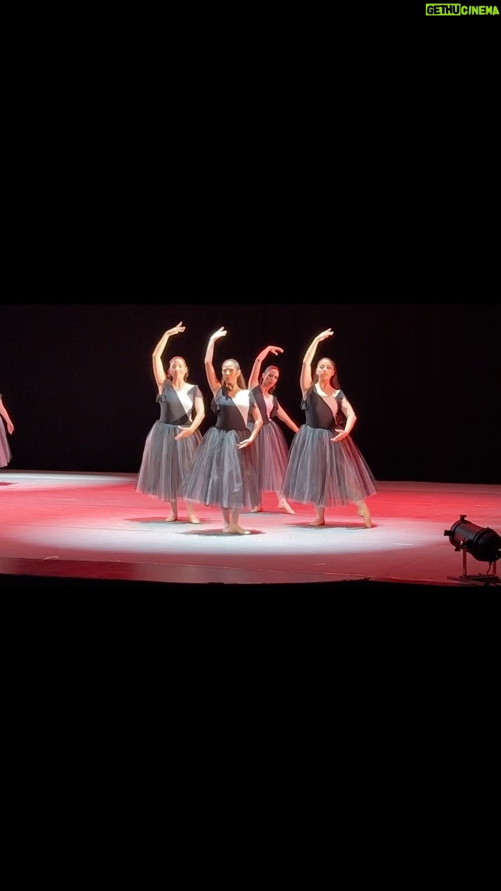 Paz Bascuñan Instagram - ❌Tres impronunciables: ❌NO PUEDO ❌YA ES TARDE ❌SERÁ PARA LA PRÓXIMA VIDA ✅Tú puedes ✅nunca es tarde ✅y lo de la próxima vida … demasiado impreciso 😜 Quería aprender a bailar ballet … y aquí estoy ! Poniéndole empeño ! 🔥🔥🔥 #daleconfé #nuncaestarde #quererespoder #ballet