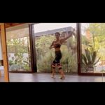 Paz Bascuñan Instagram - ¡Arrancando la semana con actitud “Ingobernable”!💃🏻🎶 No hay mejor forma de sacudirnos la flojera del lunes que con baile y buena música. Aquí les comparto este video para animarlos a partir con buen pie! 🦶💪 Vamos por una gran semana! #ingobernable #ctanganaelmadrileño #lunes #conactitud #buenasemanaparatodos❤️
