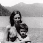 Paz Bascuñan Instagram - Mi mamá extraordinaria, profunda, original, entusiasta. Mi mamá que se interesa por el mundo, el saber, la verdad, lo justo, lo humano y lo divino. Mi mamá que llevo dentro. Siempre. #felizdíamamá #mamá #amor #infinito