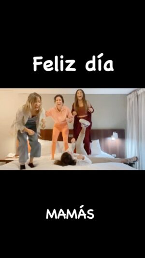 Paz Bascuñan Instagram - A las mamis ❤️❤️❤️ con infinito amor . Siempre . #felizdía