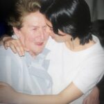 Paz Bascuñan Instagram - Si mi abuela estuviera viva… hoy celebraría su cumpleaños con ella. Si mi abuela estuviera viva… hoy estaría abrazándola. Pero mi abuela está muerta… …Pensándolo bien Igual me siento celebrando con ella, igual me siento abrazándola. La muerte es … curiosa cuando menos. Feliz cumpleaños para mi abuela ❤️