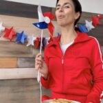 Paz Bascuñan Instagram - Trini sigue celebrando el 18 y tuvo un martes de pololeo con su 🐷 espectacular! Recuerda que SOS MAMIS (1 y 2) y la serie están disponibles en @primevideolat