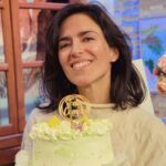 Paz Bascuñan Instagram - Gracias por todo el cariño, los abrazos, el cuidado, la ternura y el amor. Fue un cumpleaños inolvidable. Punta Arenas una ciudad preciosa, un público maravilloso, mi hija adorada acompañándome, amigas dulces y generosas, un equipo entrañable. Soy muy afortunada . Gracias siempre @bayoproducciones @dani_serramaggi @tamaraacostazambra @loretoaravena @jennycavallooficial @sos.mamis @alexismo @putanicoweon