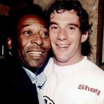 Pelé Instagram – 30 anos desde a última corrida de Senna. Todos nós nunca mais fomos tão felizes durante as manhãs de domingos, desde então. O Rei era apaixonado por automobilismo e essa foto simboliza muito para todos os brasileiros. Duas lendas do esporte, que estão juntas no céu. 
.
It has been 30 years since Ayrton Senna’s last race. Since then, Sunday mornings have never been quite the same for us. Senna was not just a racing driver; he was passionate about motorsports, and this photo holds great significance for all Brazilians. It represents two legends of the sport, who are together in heaven.