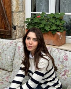 Pelin Uluksar Instagram - 🫶🏼🪻