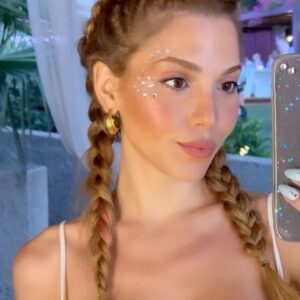 Pelin Uluksar Instagram - Glowy things 🫠✨
#ellesummerweekend