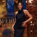 Pelin Uluksar Instagram - Her yerin sarı lacivert olduğu bir geceydi. 💙💛 Emeği geçen herkese canıgönülden teşekkür ederim🫶🏼 “Zaferin Rengi” sizlere emanet.. Galada giydiğim elbisem için yeteneklerine hayran olduğum canım ekip @tuvana_buyukcinar @seldasoylemez @nilaytan , yaptığı saç ve makyajla kendimi harika hissetmemi sağlayan @alpkavasoglu , göz kamaştırıcı mücevherlerim için @atillakarat @houra.siena.nezhad ve müthiş fotoğraflarım için @boragokhan ve ayakkabılarım için @melisssezen @derimod hepinize çok teşekkür ederim ♥️ @ufukergin 🫶🏼