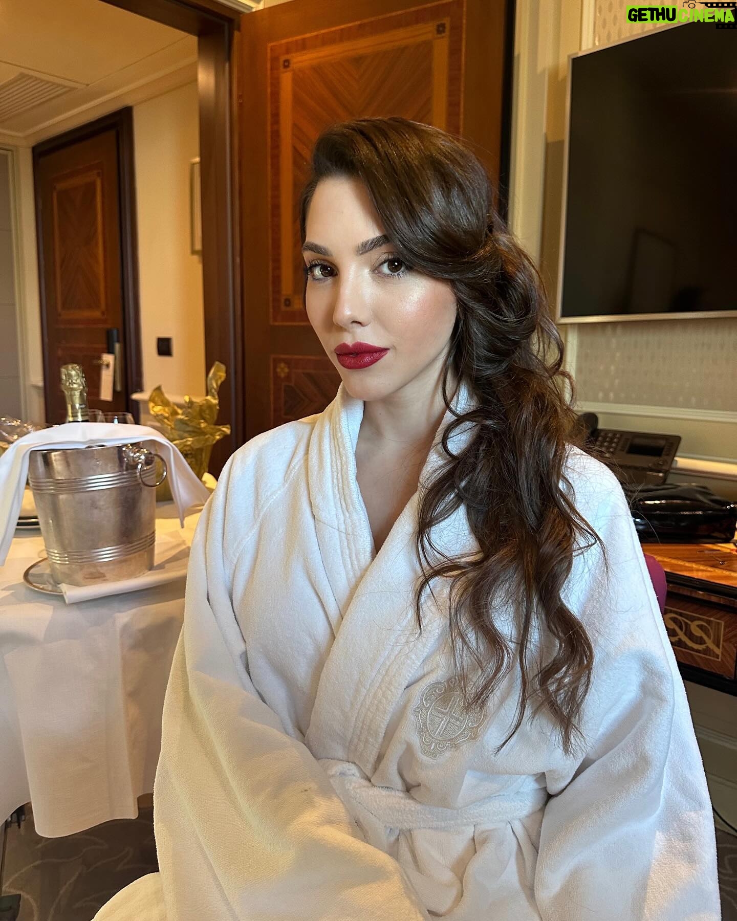 Pelin Uluksar Instagram - Got myself an Italian glam moment ⭐️