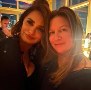 Penélope Cruz Instagram - Gracias por tanto cariño! 💕💕 Salud para todos!
