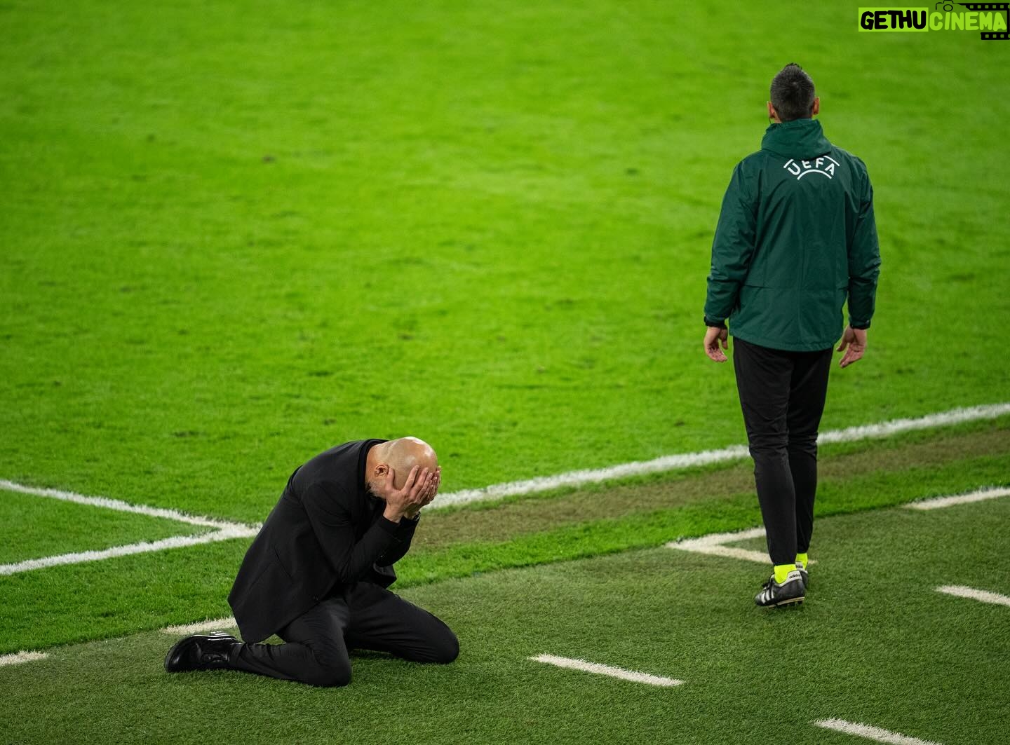 Pep Guardiola - 0.9 Million Likes - #championsleague quarter-finals 2nd leg
@mancity 1-1 @realmadrid (4-4 on aggregate, 3-4 pen.)
#ucl #mancity