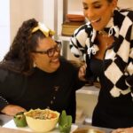 Pepita Instagram - Cozinhar já é bom…cozinhar com quem a gente ama e batendo um super papo, é melhor ainda! Dona Carmen me recebeu na sua cozinha e olha que receita deliciosa e super prática ela me ensinou. Já fica a dica para você fazer no fim de semana, um beijo e um cheiro ❤️ Siga: @restaurantealtarsp Agradecimentos especiais: @carmemvirginia @fatimapissarra @luisasonza