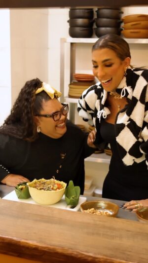 Pepita Instagram - Cozinhar já é bom…cozinhar com quem a gente ama e batendo um super papo, é melhor ainda! Dona Carmen me recebeu na sua cozinha e olha que receita deliciosa e super prática ela me ensinou. Já fica a dica para você fazer no fim de semana, um beijo e um cheiro ❤️

Siga: @restaurantealtarsp 
Agradecimentos especiais: 
@carmemvirginia 
@fatimapissarra 
@luisasonza