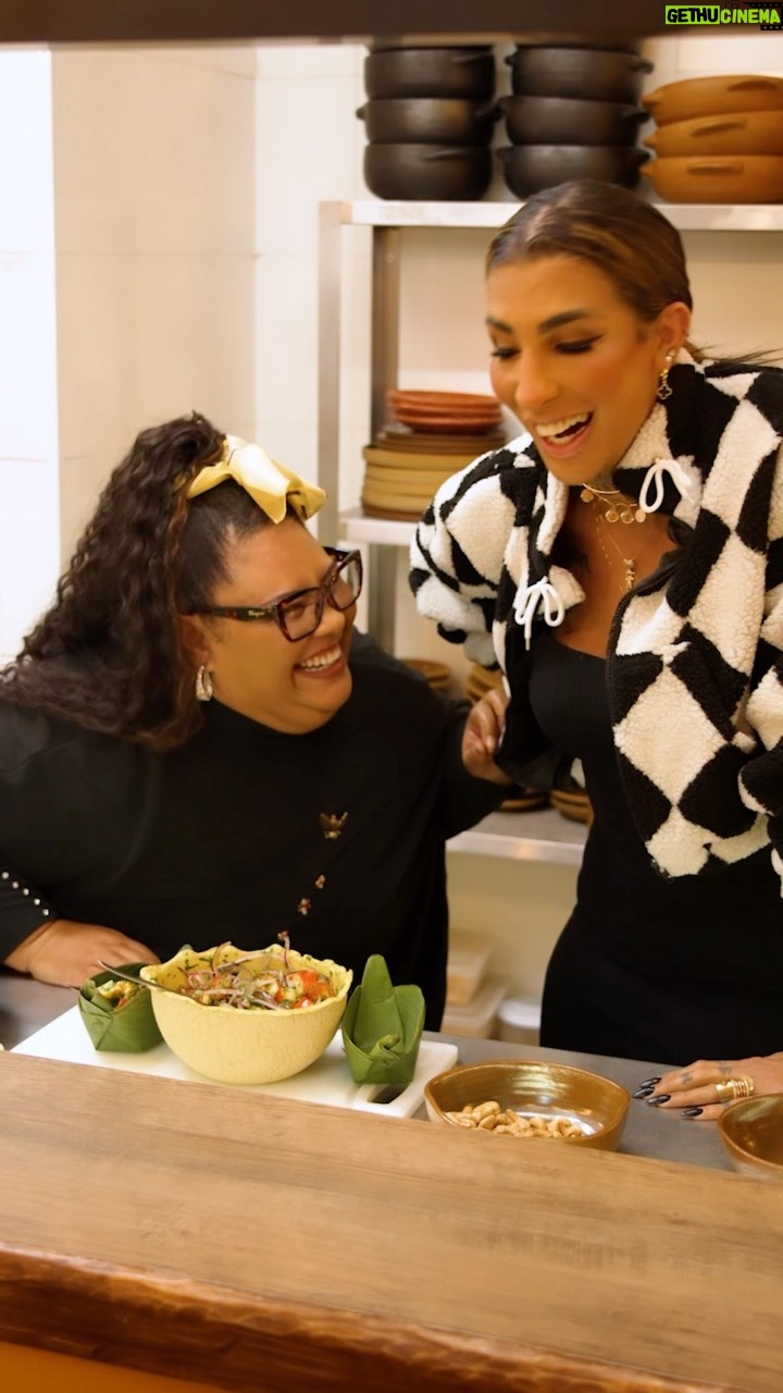 Pepita - 4.8K Likes - Cozinhar já é bom…cozinhar com quem a gente ama e batendo um super papo, é melhor ainda! Dona Carmen me recebeu na sua cozinha e olha que receita deliciosa e super prática ela me ensinou. Já fica a dica para você fazer no fim de semana, um beijo e um cheiro ❤️
Siga: @restaurantealtarsp
Agradecimentos especiais:
@carmemvirginia
@fatimapissarra
@luisasonza