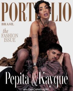 Pepita Instagram - No editorial especial deste sábado, Pepita e Kayque Nogueira em projeto fotográfico “desconstrução”. Um casal de muita representatividade, apresentados sob um novo ângulo. O projeto idealizado pelo fotografo Anderson Macedo tem por objetivo criar conteúdos e imagens de moda e arte através da diversidade e beleza democrática mostrando através de grandes personalidades que “TODOS ESTÃO NA MODA e A ARTE ESTÁ EM TODOS!” O editorial foi construído em duas partes, onde inicialmente vemos a potência do casal quando estão juntos, com visuais que se complementam e ressaltam a sintonia entre os dois, resultando em uma imagem de poder, beleza e grandeza. Seguindo para a segunda parte em que são apresentados individualmente, onde cada um brilha e se expressa também em sua individualidade. Veja o editorial completo! • Link nos Stories e na Bio #RevistaPortfolio #AmadosdaPortfolio #EditorialEmDesconstrucao #Pepita #KayqueNogueira FICHA TÉCNICA Fotografia: @andersonmmacedo_ @demmacedo l Styling: @igorgarrcia @melzaani l Beleza: @erinascimento l Fashion Production: @studioelliaskaleb / @marcamonicaanjos / @synchronoficial / @sejaicona / @eurico_oficial l Estúdio: @birohousebr