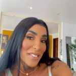 Pepita Instagram - Ser mãe é uma grande missão, mas também é nossa missão entendermos que não deixamos de ser mulheres apenas por conta da maternidade. Nós também temos sentimentos e desejos que são nossos e não devem ser tirados de nós! Você não é menos mãe por se sentir cansada e querer um tempo pra você. Se cuide e se orgulhe de quem você é, sem nunca esquecer que, antes de ser mãe, você também é mulher! 🩷