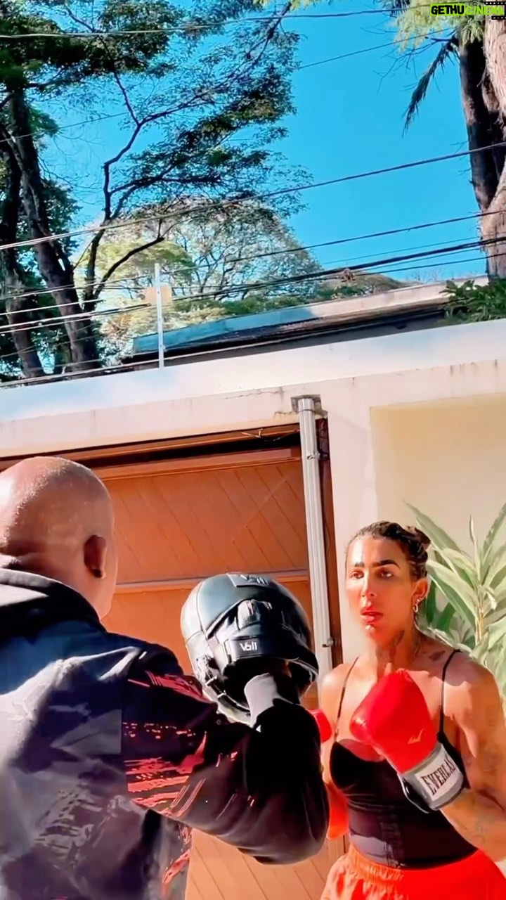 Pepita Instagram - A mamãe voltou hein? depois de uma pausa no Box estou de volta. E você já fez sua atividade física hoje? 🥊❤️