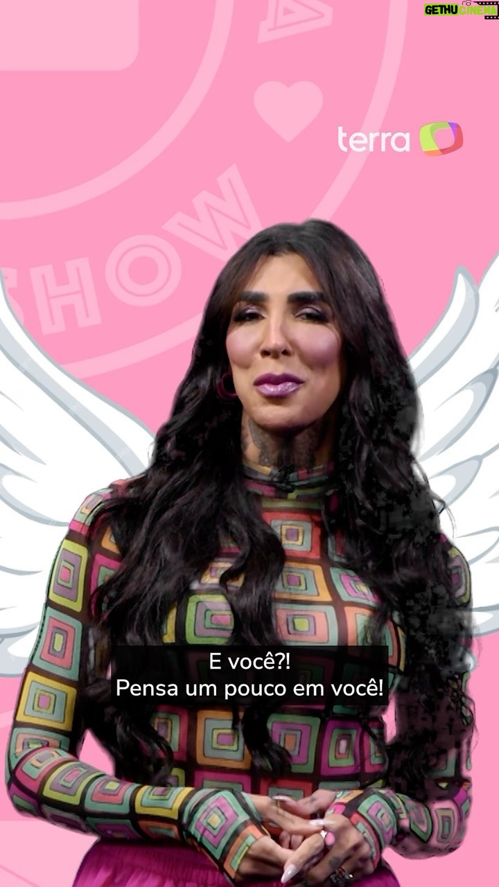 Pepita - 5K Likes - “Antes de fazer o outro sorrir, você tem que dar uma gargalhada também”. A língua da @pepita tá como? Igual chicote 👅 Confira o novo episódio do #CartasParaPepita 💌 #TerraNos #CartasNoTerra #Pepita #Relacionamento
