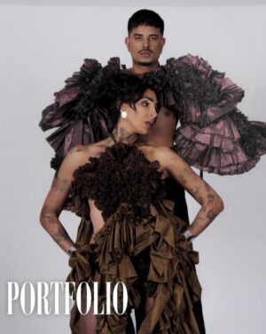 Pepita Instagram - No editorial especial deste sábado, Pepita e Kayque Nogueira em projeto fotográfico “desconstrução”. Um casal de muita representatividade, apresentados sob um novo ângulo. O projeto idealizado pelo fotografo Anderson Macedo tem por objetivo criar conteúdos e imagens de moda e arte através da diversidade e beleza democrática mostrando através de grandes personalidades que “TODOS ESTÃO NA MODA e A ARTE ESTÁ EM TODOS!”
O editorial foi construído em duas partes, onde inicialmente vemos a potência do casal quando estão juntos, com visuais que se complementam e ressaltam a sintonia entre os dois, resultando em uma imagem de poder, beleza e grandeza. Seguindo para a segunda parte em que são apresentados individualmente, onde cada um brilha e se expressa também em sua individualidade. Veja o editorial completo! • Link nos Stories e na Bio 

#RevistaPortfolio
#AmadosdaPortfolio
#EditorialEmDesconstrucao
#Pepita
#KayqueNogueira

FICHA TÉCNICA
Fotografia: @andersonmmacedo_ @demmacedo l Styling: @igorgarrcia @melzaani l Beleza: @erinascimento l Fashion Production: @studioelliaskaleb / @marcamonicaanjos / @synchronoficial / @sejaicona / @eurico_oficial l Estúdio: @birohousebr