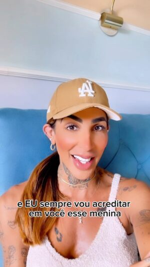Pepita Instagram - Eu como uma boa aquariana tenho muita dificuldade em confiar nas pessoas, mas quando eu confio eu confio de verdade. Apesar das falhas que o ser humano tem, sempre dou um voto de confiança em quem eu realmente acredito, mas tomando muito cuidado pra não me decepcionar, foi a decepção vem depois da confiança!!! Tome muito cuidado em quem você anda confiando por aí, eu acredito em voce! Um beijo e um cheiro, ótima semana.