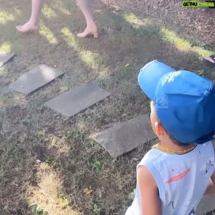 Pepita - 5.4K Likes - Desde que me tornei mãe, minha vida é uma grande missão em fazer os dias do meu pequeno príncipe felizes! Ontem comemoramos a Páscoa com pessoas especiais, e eu e o Kayque preparamos uma caça aos ovos para o Lucca, com direito a visita do coelhinho. Espero viver muitos desses momentos ao lado de quem eu amo! ❤️🐰 Como foi a Páscoa de vocês?