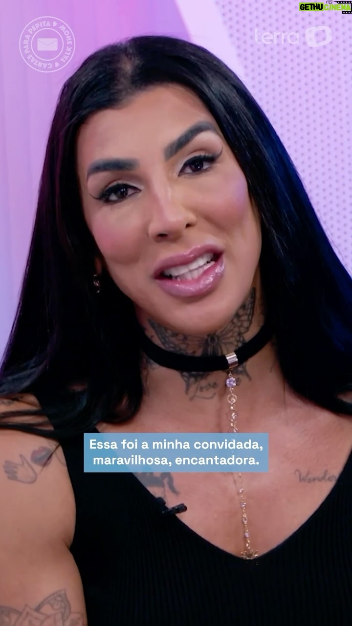 Pepita Instagram - A @albertonigianne sentou no meu sofá pra batermos um papo sobre autocobrança! Confere tudo que ela me contou no nosso bate-bola e você que ainda não assistiu ao episódio confira completo no canal do @terra_nos 🩷