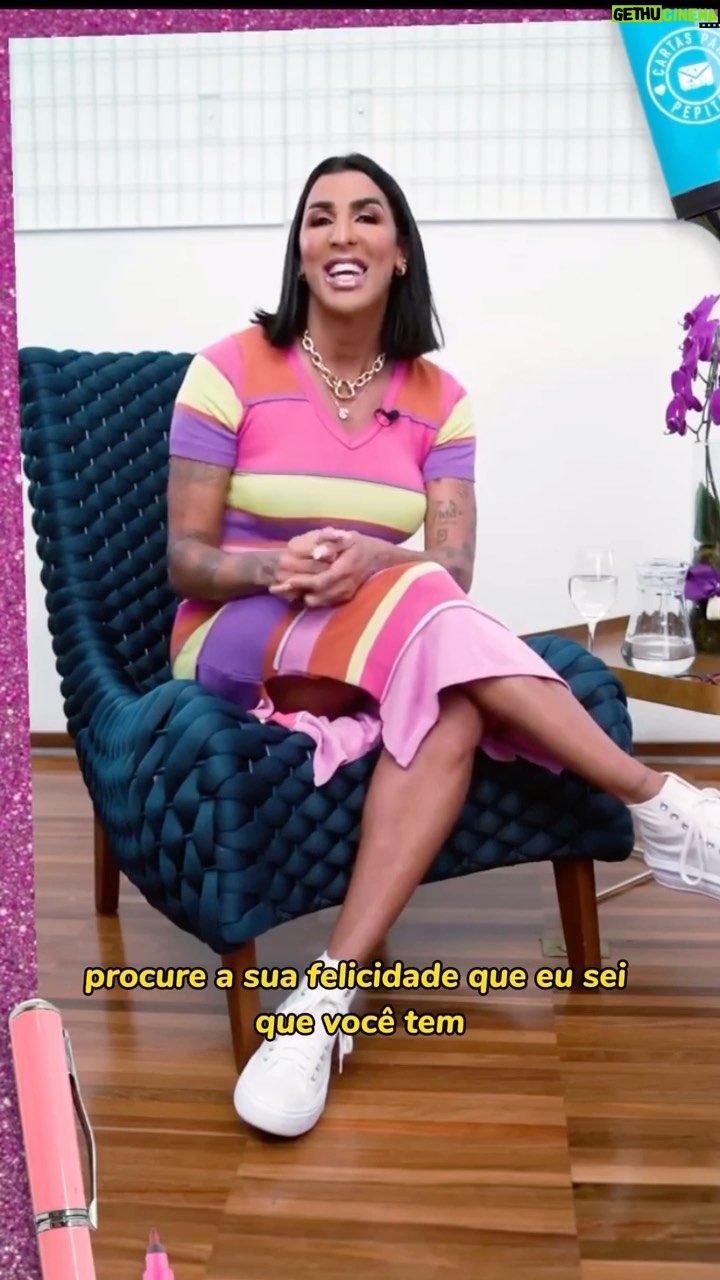Pepita Instagram - O #tbt de hoje é dessa mensagem que eu sempre trago no Cartas: se ame em primeiro lugar. Procure sempre sua felicidade em você mesma, para depois compartilhar ela com o outro. Se ame, se valorize, seja feliz, você merece! ❤️❤️ Ps: A nova temporada do cartas tá chegando, fica de olho samenina que tá incrivel!