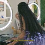 Pepita Instagram – A arte entrou na minha vida de um jeito muito louco, muito surreal. Se não fosse a arte eu seria mais uma no meio da multidão. É isso mesmo! Ou então ouvindo essa frase “pega”, “lava”, “traz”, “me serve”. A arte entrou na minha vida no momento que eu mais precisava da arte, era o início da minha transição, eu precisava me entender melhor e entender meu corpo. 
De uma forma muito louca eu conseguia me ver de um jeito muito leve, muito gostoso, só que a sociedade muitas vezes quis me diminuir e achar que eu não sou o que eu dizia. 
Eu sou ela, eu nunca posso ser ele. 
A arte me fez conhecer pessoas, lugares, paladares, sentir emoções, me emocionar, emocionar o outro e entender que eu poderia ser a artista que eu quisesse ser. Ser a
primeira travesti funkeira do Brasil! Quando eu ouvi esse rótulo eu falei “Eita! Muito obrigada a arte! Gratidão!”

E hoje eu posso gritar que a arte muda vidas! E a arte faz arte acontecer.

Arte é leveza, música e felicidades. E tenho uma super dica para quem assim como eu ama arte, todos os episódios da primeira série musical do @globoplay, Vicky e a Musa já estão disponíveis. Essa série tem um elenco incrível e é da mesma autora do sucesso “Vai na Fé”, a história é uma delícia de acompanhar, sucesso garantido. Vamos maratonar juntos? Aproveitem que o primeiro apisódio está aberto pra não assinantes também!
#publicidade