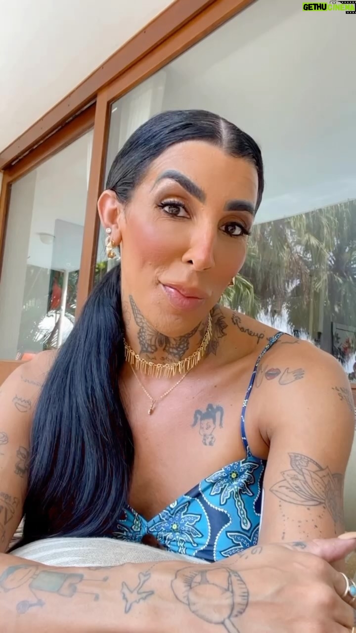 Pepita Instagram - Mais uma semana começando e minha reflexão pra hoje é: você tem sido quem você realmente é ou quem os outros querem que você seja? Eu acho que você precisa sempre lembrar que, antes de fazer os outros rirem, você precisa gargalhar também! Bom começo de semana, família, sejam vocês e sejam felizes. E não esqueçam: eu sempre vou acreditar em vocês! ❤️