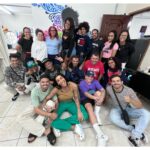 Pepita Instagram - Hoje estive na @casaneoncunha e pude escutar histórias de diversas pessoas trans e travestis. Essas pessoas precisam ter a oportunidade de sair das ruas e viver de forma digna! A população LGBTQIAPN não existe só no Mês do Orgulho. Existimos todos os dias! Por isso, peço que vocês me seguem tirem um tempo para conhecer o trabalho da Casa Neon e doem o que puderem, sejam roupas que não usam mais, itens de higiene ou mesmo algum valor em dinheiro. Sejamos resistência e lutemos pela nossa comunidade! Pix: pix@casaneoncunha.org