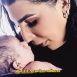 Pepita Instagram – Fiquei emocionada ao receber esse vídeo que mostra minha trajetória até agora como mãe. Todos os dias descubro uma novidade sobre esse universo que é lindo, mas que também é difícil e marcado por desafios! Educar um filho é uma grande missão, mas eu me comprometo a dar o meu melhor para o meu pequeno príncipe. Sou mãe, sou travesti e tenho muito orgulho da minha luta! ❤️
