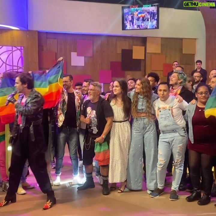 Pepita - 50.9K Likes - Hoje foi dia de ENCONTRO com @manoelsoares, @patriciapoeta, @johnnyhooker, @michelleloretoap e você! Que encontro delicioso e cheio de aprendizados. Nesse dia tão importante: dia internacional do orgulho lgbtqiap nossa luta é para que o respeito e as oportunidades sejam parte da nossa rotina 🏳️🌈🏳️⚧️ @tvglobo