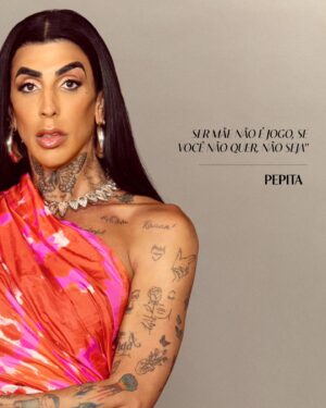 Pepita Instagram - "Uma das virtudes do ser humano é a paciência e o conselho que dou para todas as meninas iguais a mim é: nunca desista de nada na sua vida", diz @pepita, nossa capa de Dia das Mães. Muito além desse conselho valioso, a artista tem muito a ensinar e, generosa, está disposta a ser exemplo e a abrir todas as portas que historicamente lhe foram negadas.

Uma dessas é a maternidade! Como tudo que se propõe, ao ser mãe, Pepita mostra a todos nós o poder da resiliência e da determinação. Em uma entrevista profunda e muito sincera, ela conta ao nosso @phynocomph_ os desafios de criar Lucca sendo uma mulher trans, sem ampla rede de apoio e dentro de uma vida real, mas com alegria, determinação e muito, mas muito amor. Leia no link da bio!

Texto e produção executiva: @phynocomph_
Fotografia: @rhaiffe
Styling: @miguelcuenca
Beleza: @williamcruzes
Vídeo: @luizanobrega para @twz____
Assistência de fotografia: @natimitie e @jozzuuphoto
Produção de moda: wll.uil
Assistência de vídeo: @tiagozani
Retoque: @vwretouch/ @victorwagnerr
Catering: @samir.amis